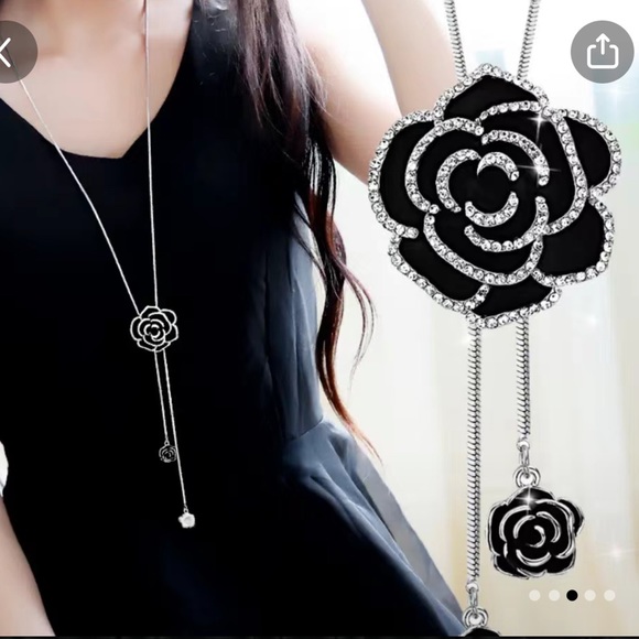 Jewelry - NWOT fashion rose long necklace